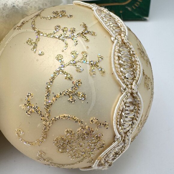 Krebs Glass Victorian Christmas Ornament Set Of 4 Cream Gold Glitter Vtg 2.5" - Picture 6 of 16